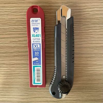 Dao sử dụng nhựa ABS với lưỡi SK2 để cắt ván vữa và sắt