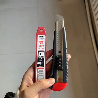 Lưỡi dao cắt chính xác 18mm có thể bẻ gãy, bán sỉ, màu bạc, 8 đoạn, độ dày 0.5mm