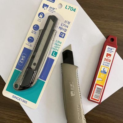 Tay cầm chống trượt Lưỡi dao tiện ích 18mm Bảo vệ để xử lý an toàn 1 Dao tiện ích đi kèm