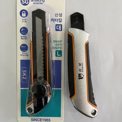 Cutter đa năng 18mm cho thạch cao, thiết kế công thái học và có nắp bảo vệ lưỡi