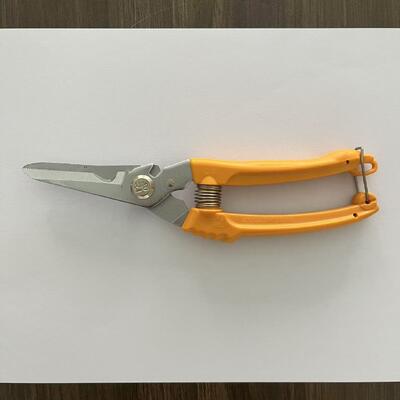 Kéo tỉa cây cảnh lưỡi dài 8 cm để đo lường chính xác